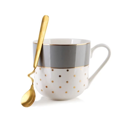 MON-KUBEK Z ŁYŻECZKĄ 550ML *LOLA* 7008