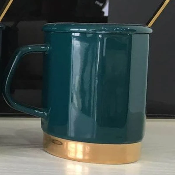 MON-KUBEK Z POKRYWKĄ I ŁYŻECZKĄ 365ML 0534