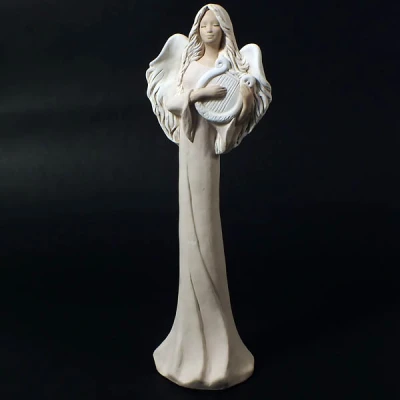 CA-FIGURKA CERAMICZNA *MIRA Z HARFĄ* 184