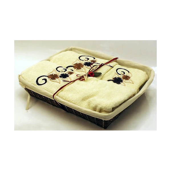 CO-KPL. 3 RĘCZNIKÓW W KOSZYKU JEDEKA